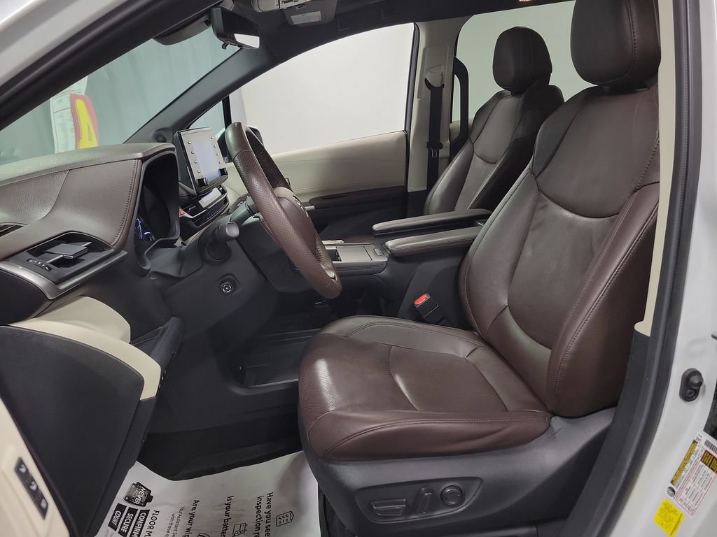 Used 2024 Toyota Sienna Platinum AWD/4WD image 13