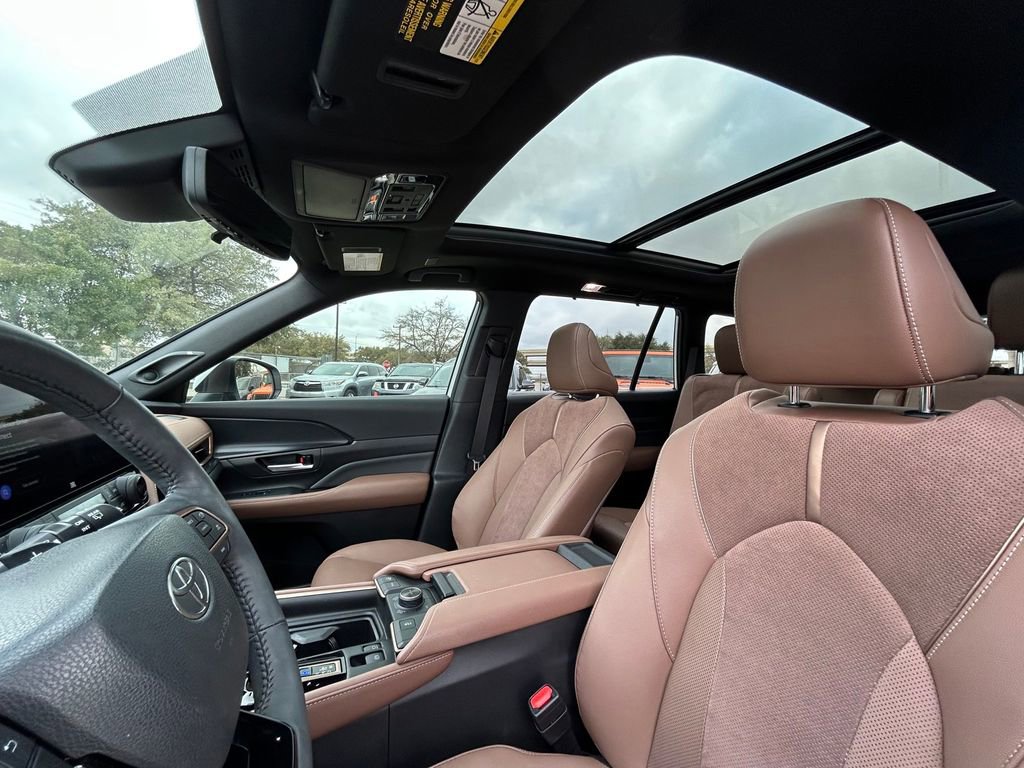 Used 2024 Toyota Grand Highlander AWD Hybrid image 12