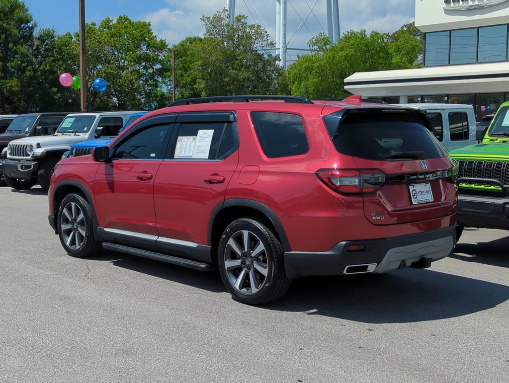 Used 2025 Honda Pilot Touring image 7