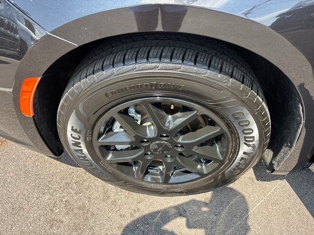 Used 2023 Chrysler Pacifica Touring-L FWD image 35