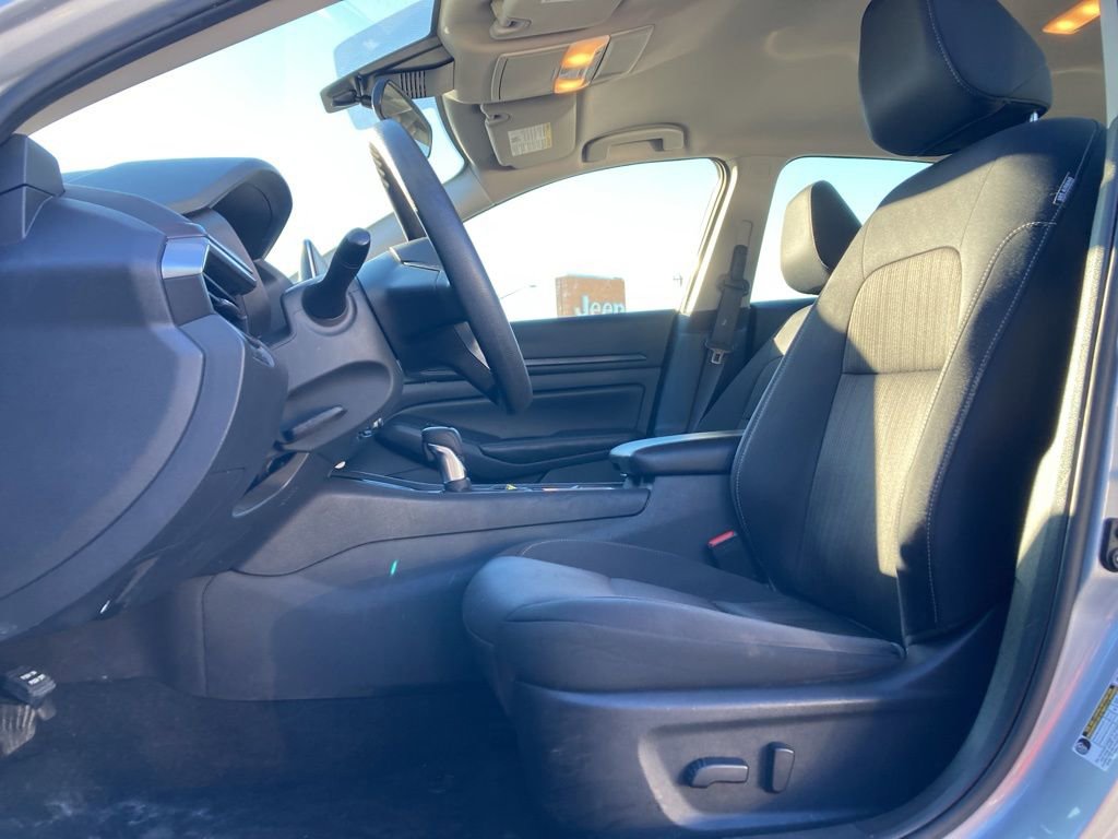 Used 2024 Nissan Altima 2.5 SV image 10
