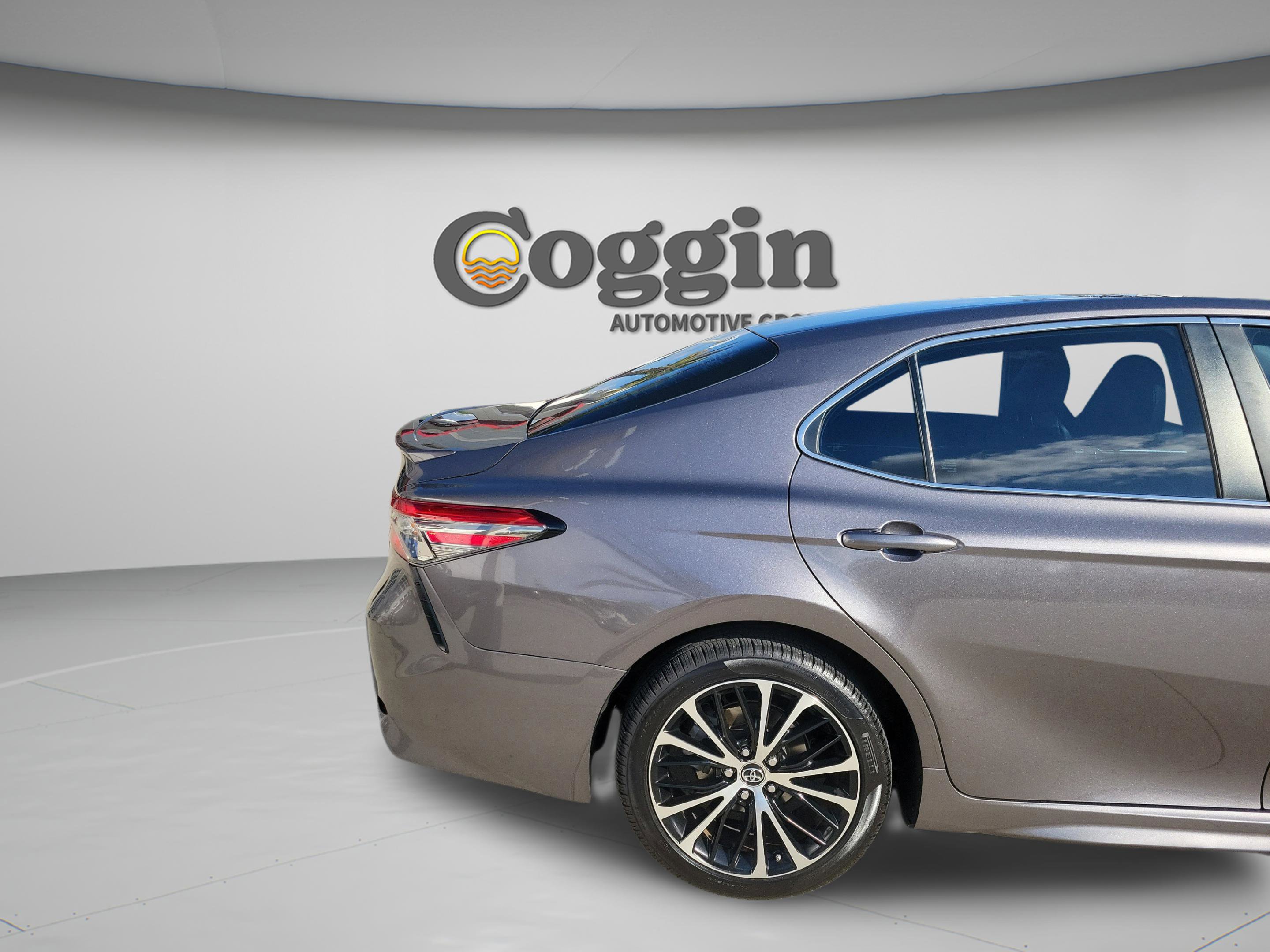 Used 2018 Toyota Camry SE w/ Moonroof Package FWD image 30