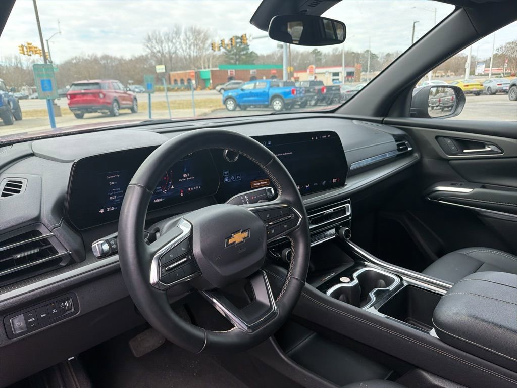 Used 2025 Chevrolet Traverse LT image 15