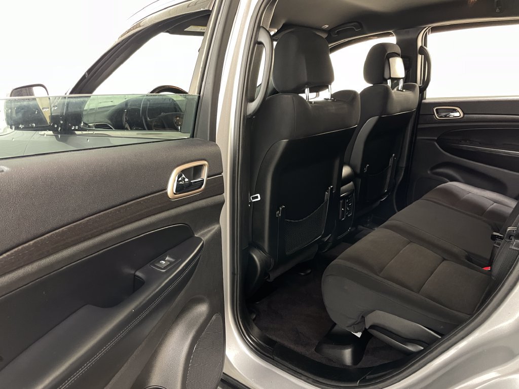 Used 2017 Jeep Grand Cherokee Laredo w/ Quick Order Package 23E AWD/4WD image 40