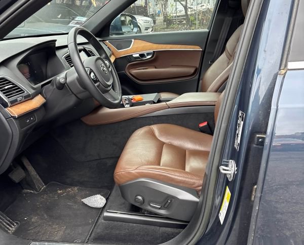 Used 2023 Volvo XC90 T8 Core AWD/4WD image 5