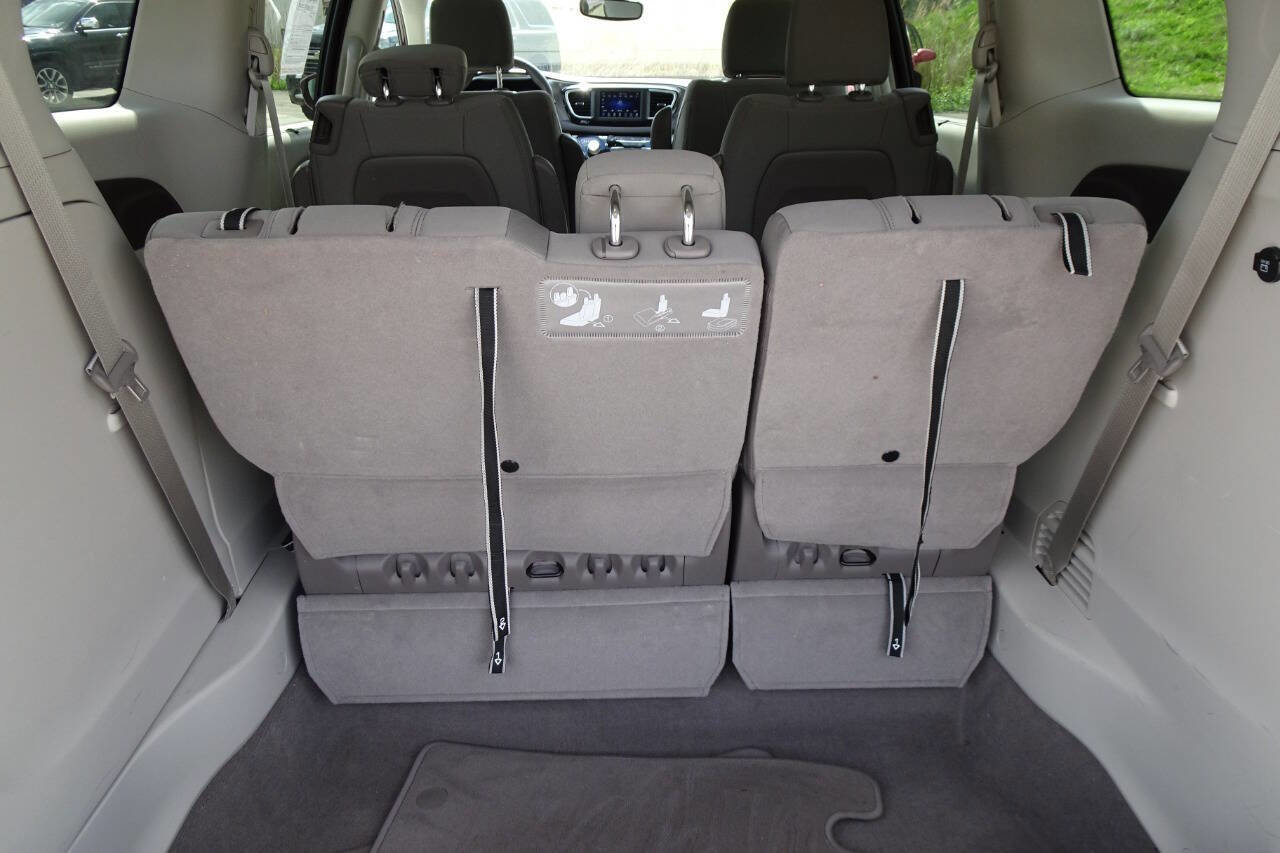Used 2018 Chrysler Pacifica Touring Plus FWD image 9
