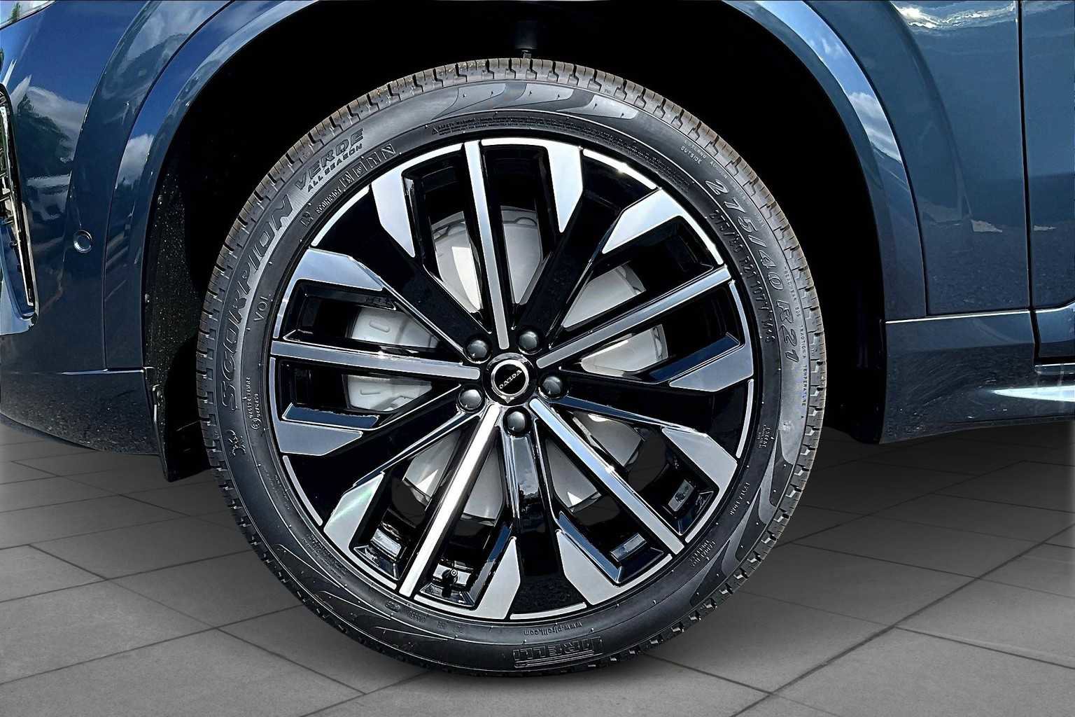 New 2026 Volvo XC90 B5 Plus w/ Protection Package Premier image 16