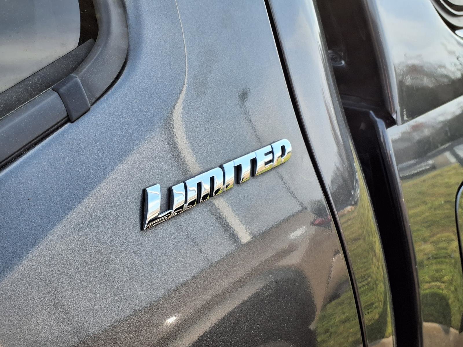 Used 2018 Toyota Tacoma Limited w/ Exterior Package image 7