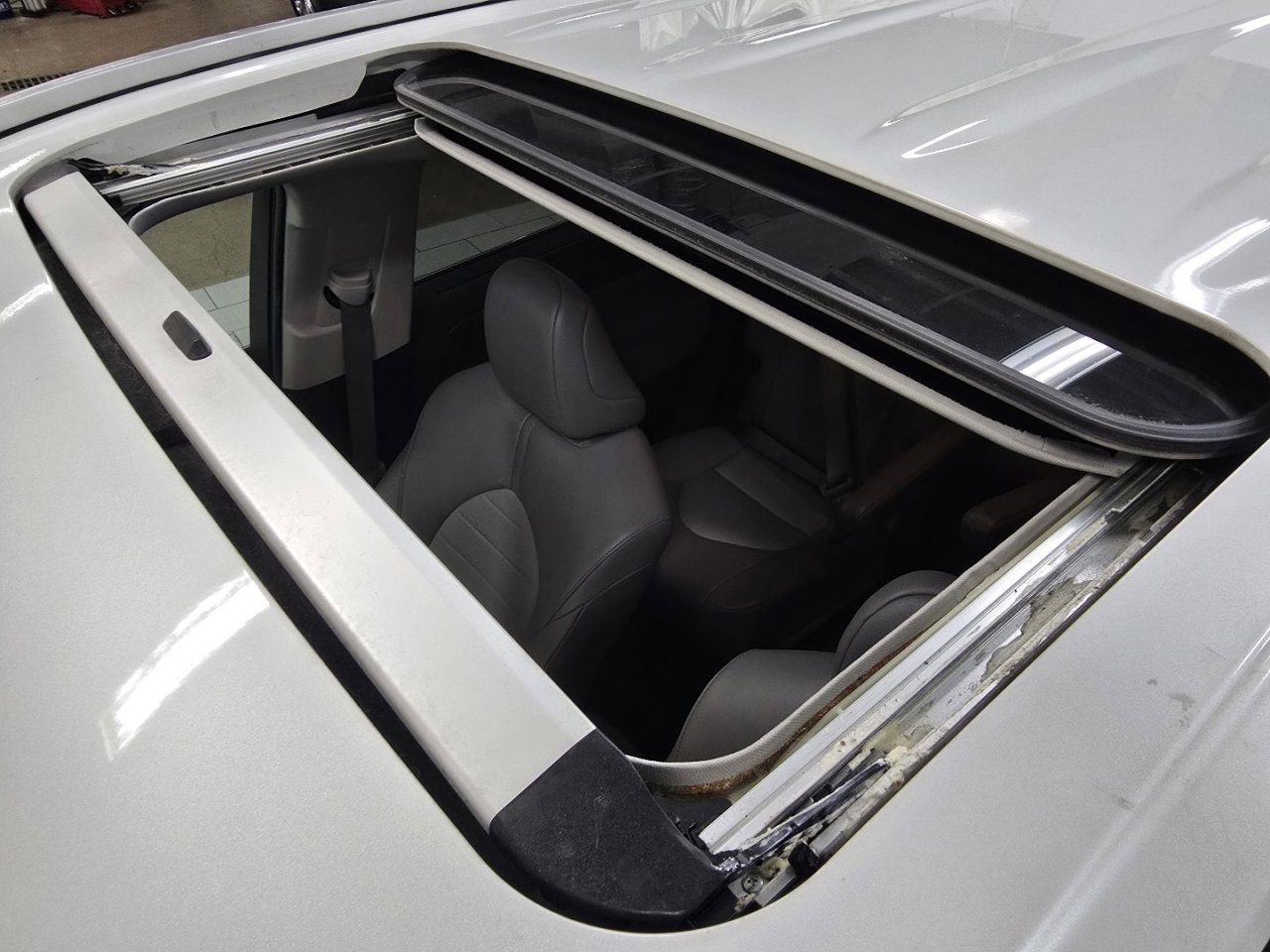 Used 2022 Toyota Highlander XLE image 3