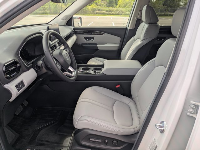 Certified 2025 Honda Pilot Touring image 14