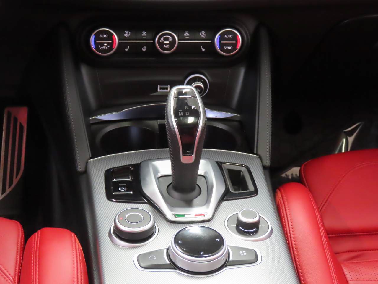 Used 2023 Alfa Romeo Stelvio Veloce AWD/4WD image 12