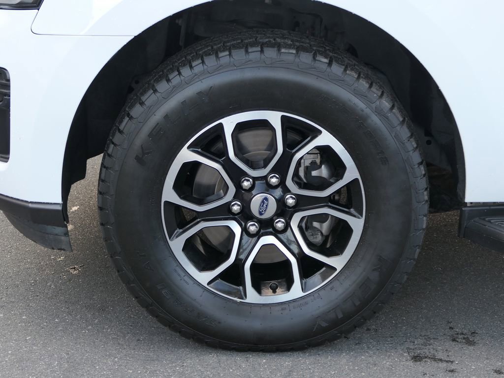 Used 2024 Ford Expedition Max XLT image 11