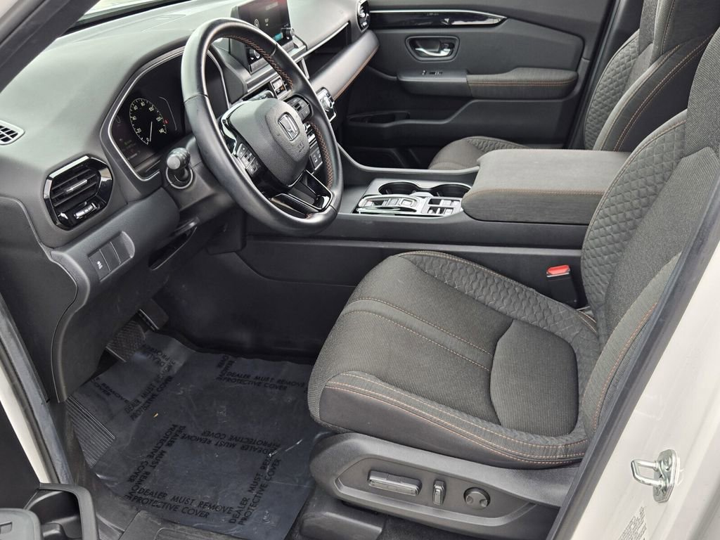 Certified 2025 Honda Pilot Sport image 10