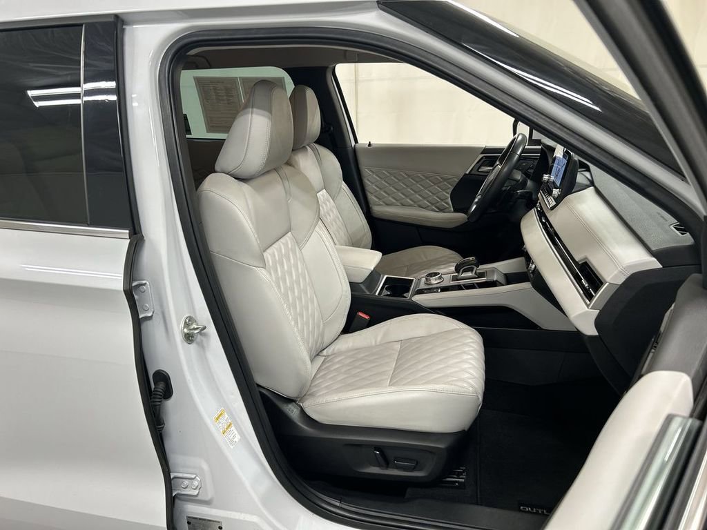 Used 2022 Mitsubishi Outlander SEL AWD/4WD image 24