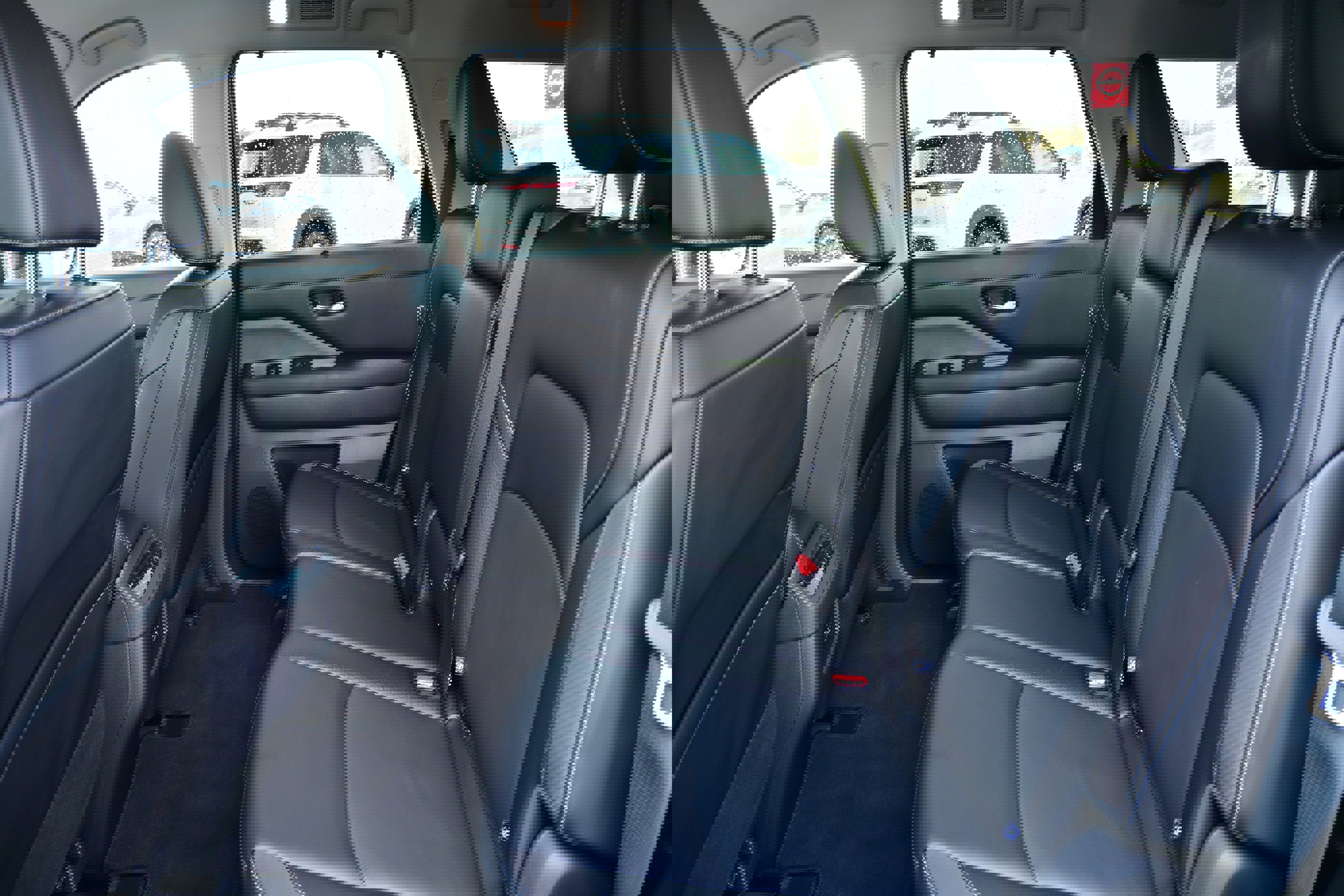 Certified 2024 Nissan Pathfinder SL w/ Lighting Package (N92) image 17