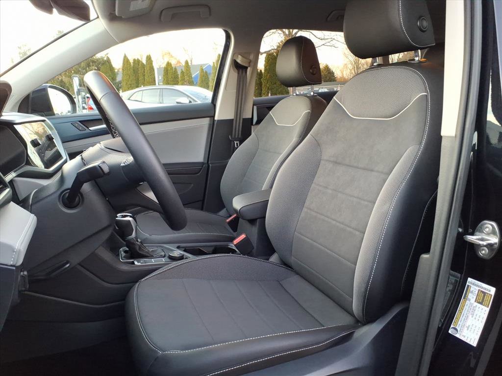 Certified 2024 Volkswagen Taos SE image 10