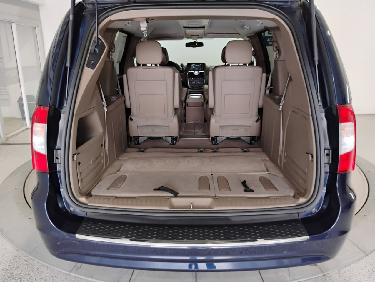 Used 2016 Chrysler Town & Country Touring image 44