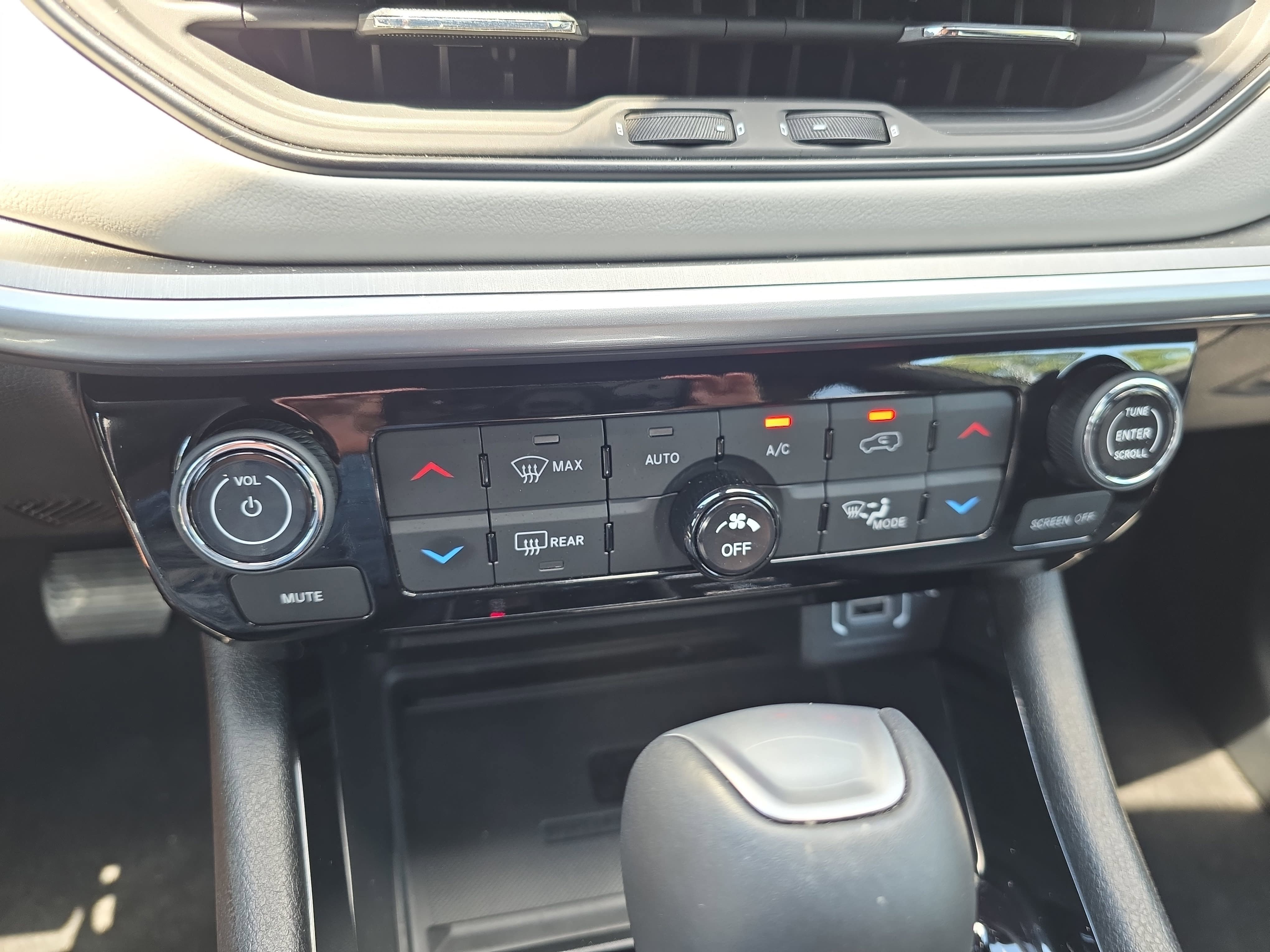 Used 2025 Jeep Compass Limited w/ Elite Group AWD/4WD image 23
