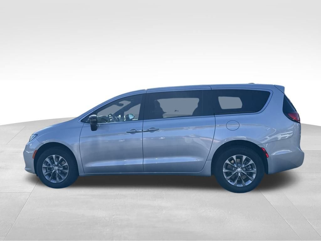New 2026 Chrysler Pacifica Select image 6