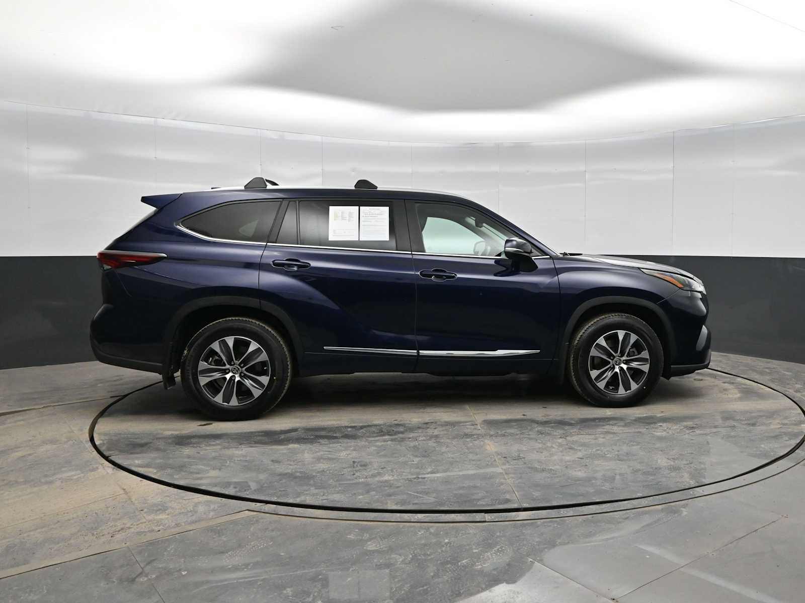 Used 2024 Toyota Highlander XLE image 9