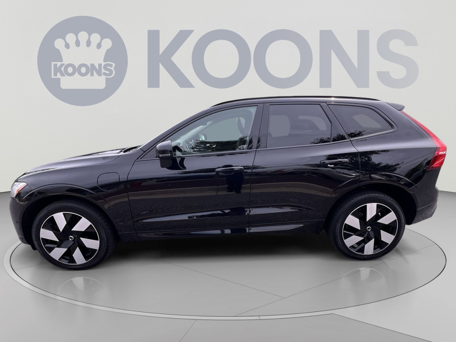 Used 2024 Volvo XC60 T8 Plus w/ Protection Package Premier AWD/4WD image 2