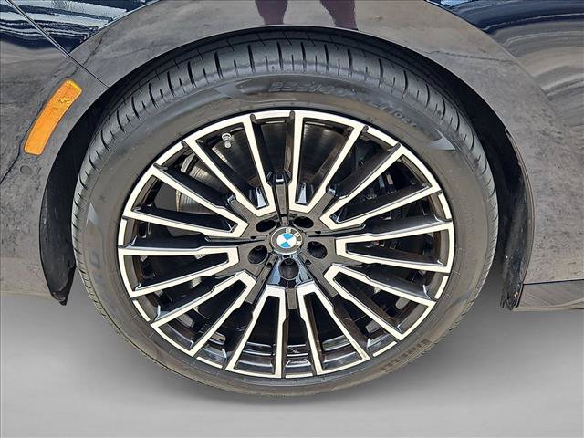 Used 2024 BMW i7 xDrive60 w/ Executive Package AWD/4WD image 23