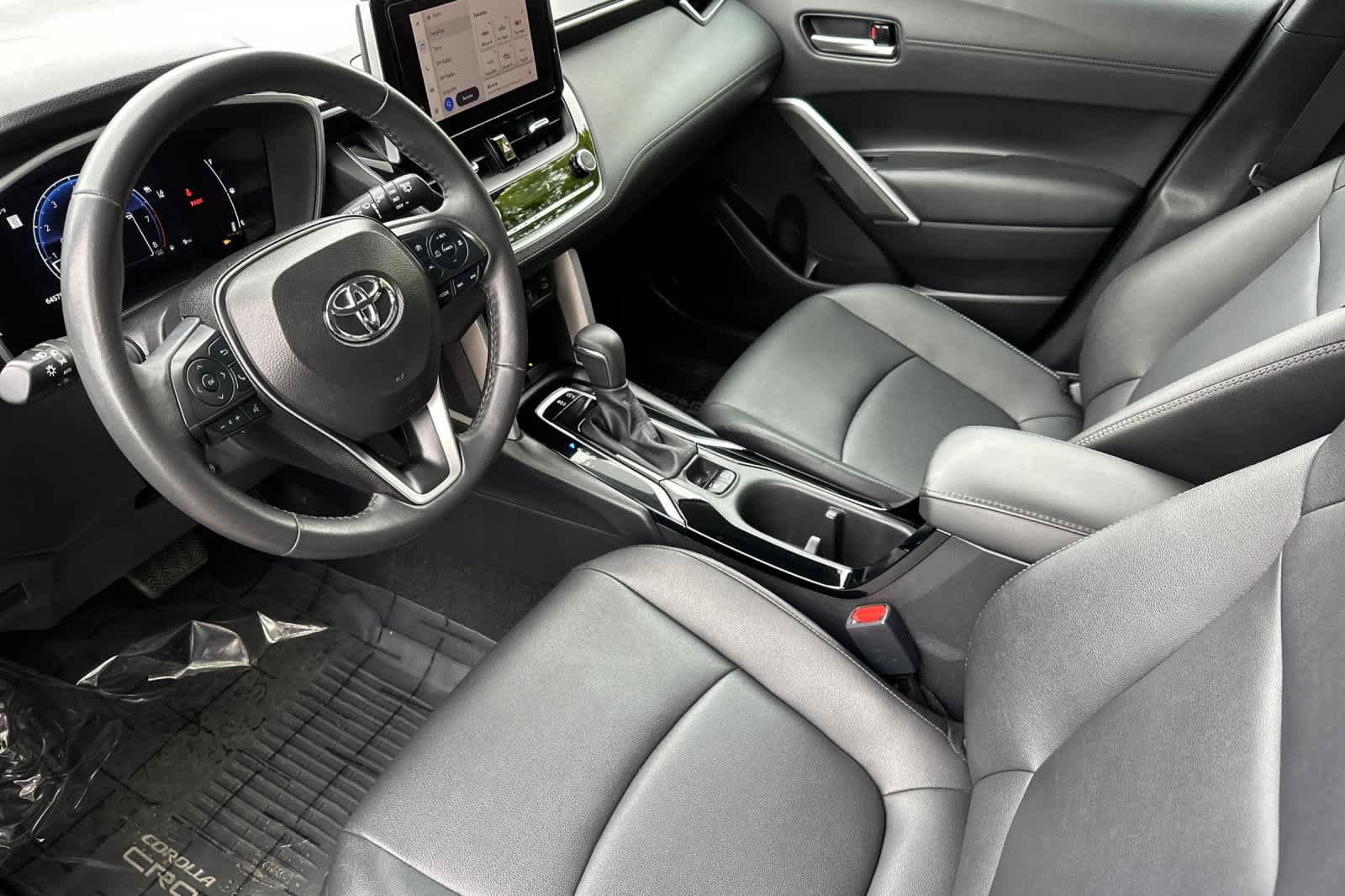 Used 2024 Toyota Corolla Cross XLE w/ Convenience Package AWD/4WD image 11