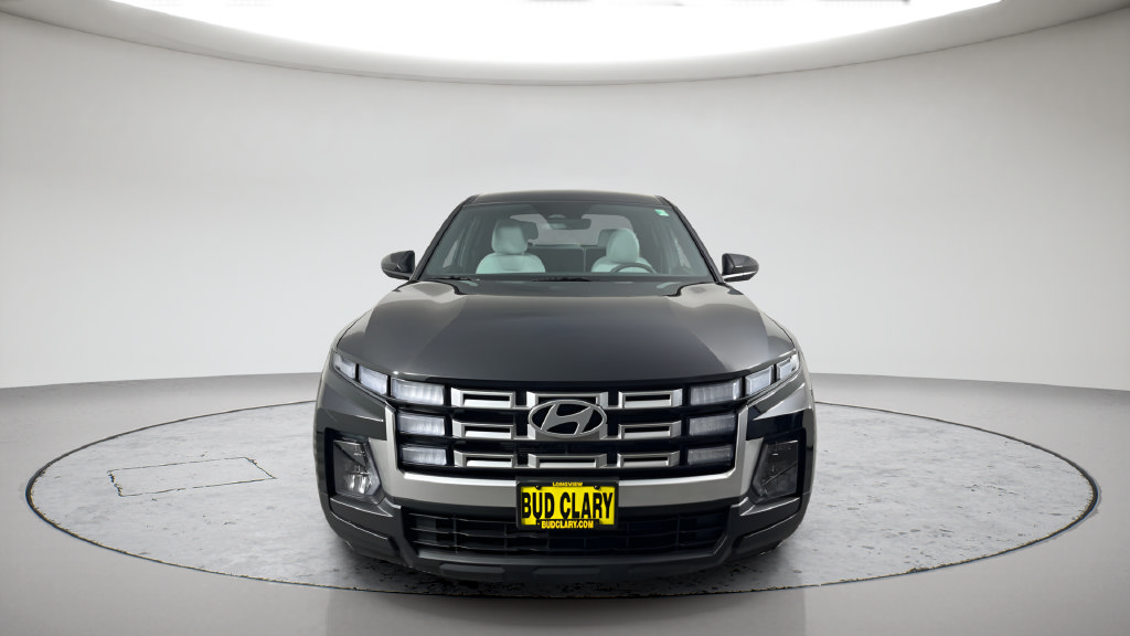 Used 2025 Hyundai Santa Cruz SE AWD/4WD image 2