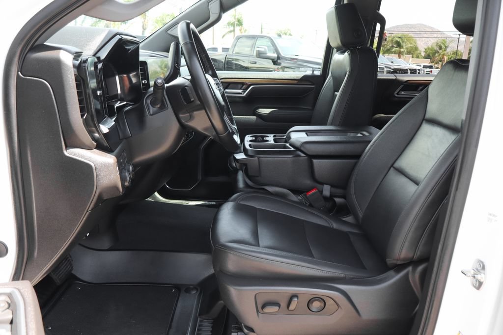 Used 2025 Chevrolet Silverado 1500 LT w/ Leather Package AWD/4WD image 21
