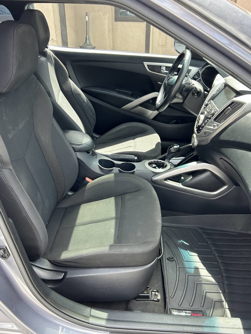 Used 2017 Hyundai Veloster Value Edition FWD image 20