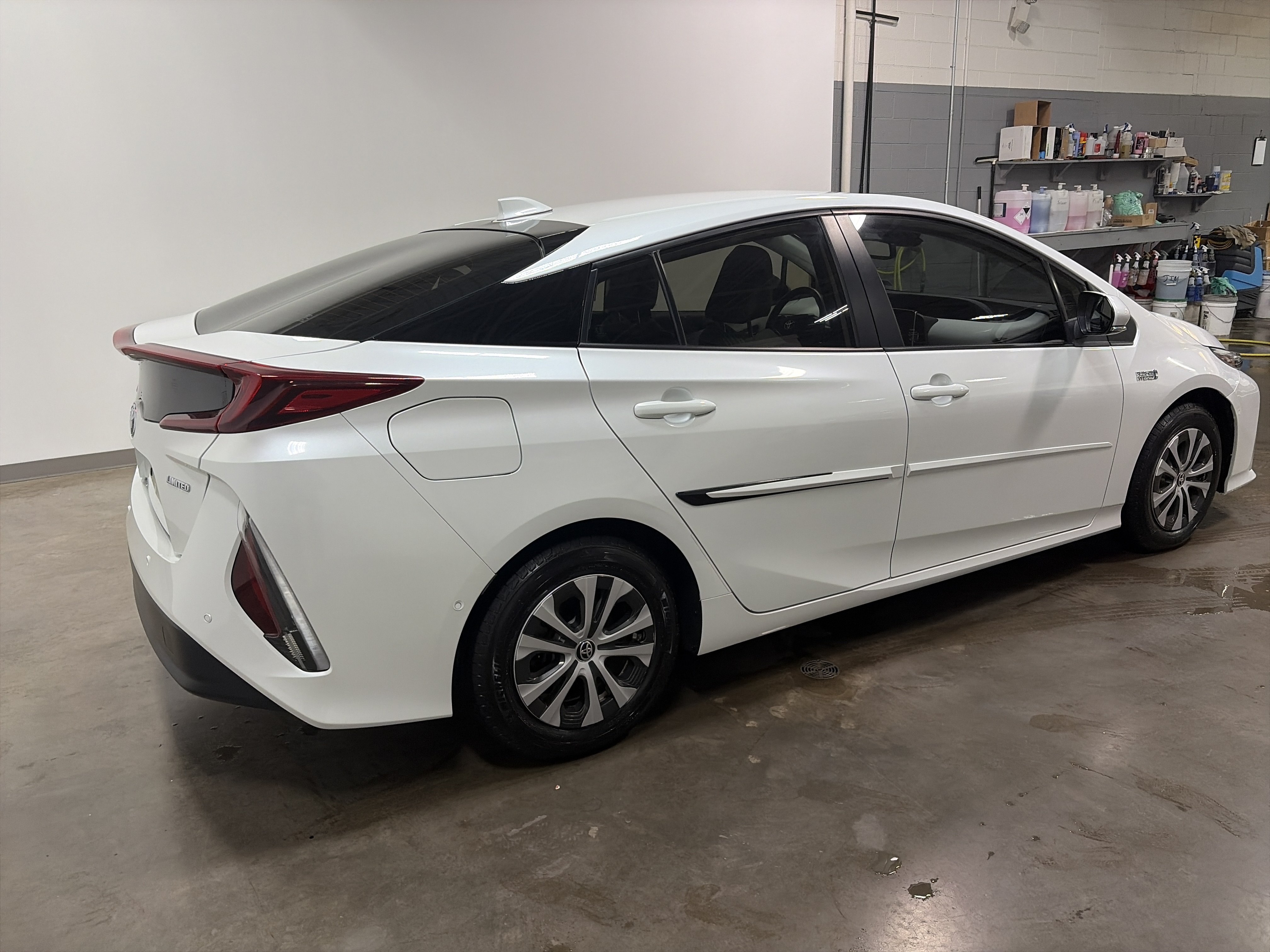 Used 2022 Toyota Prius Prime Limited FWD video 3
