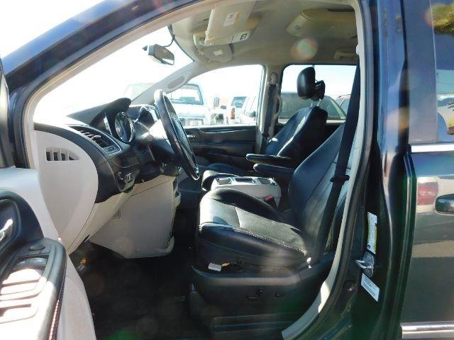 Used 2014 Chrysler Town & Country Touring FWD image 10