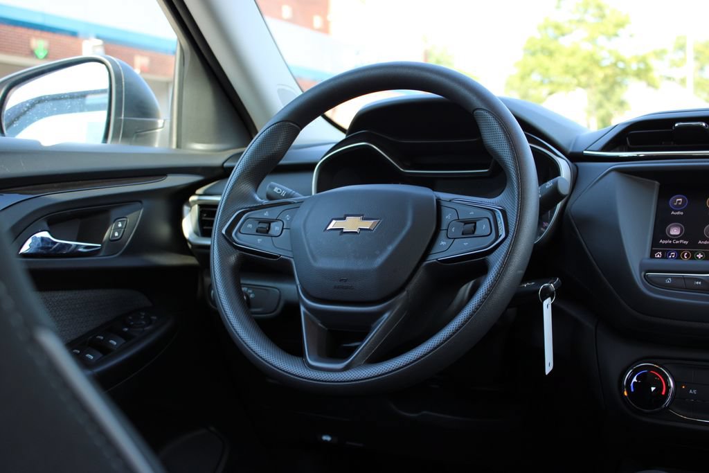 Used 2023 Chevrolet TrailBlazer LS FWD image 35