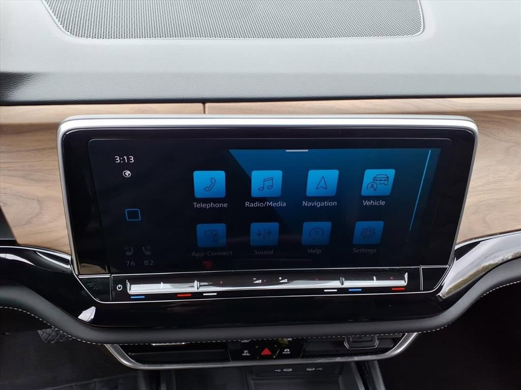 Used 2024 Volkswagen Atlas SE image 25
