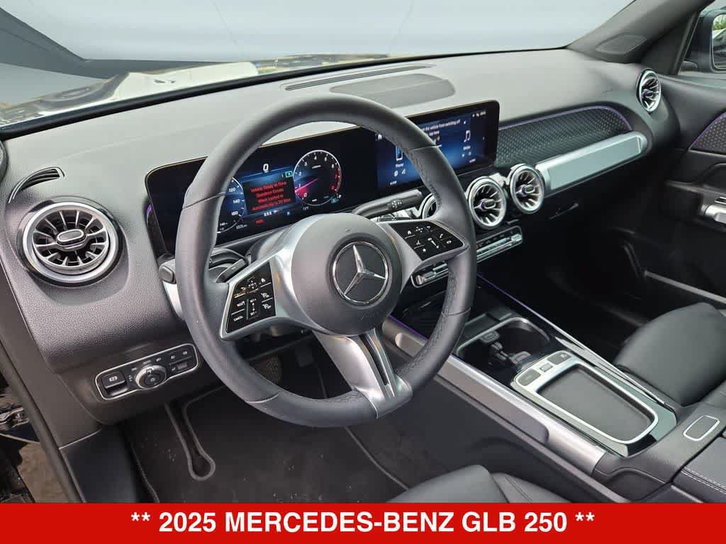 Used 2025 Mercedes-Benz GLB 250 image 2