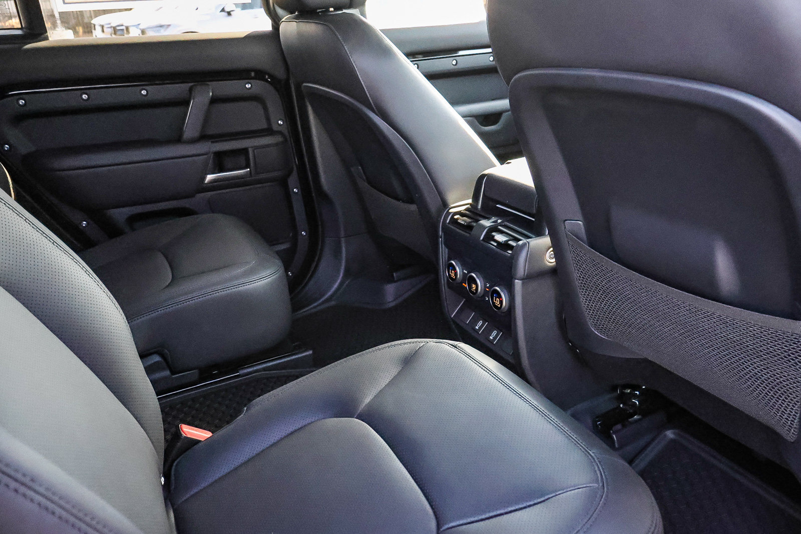 New 2026 Land Rover Defender 130 X-Dynamic SE AWD/4WD image 16