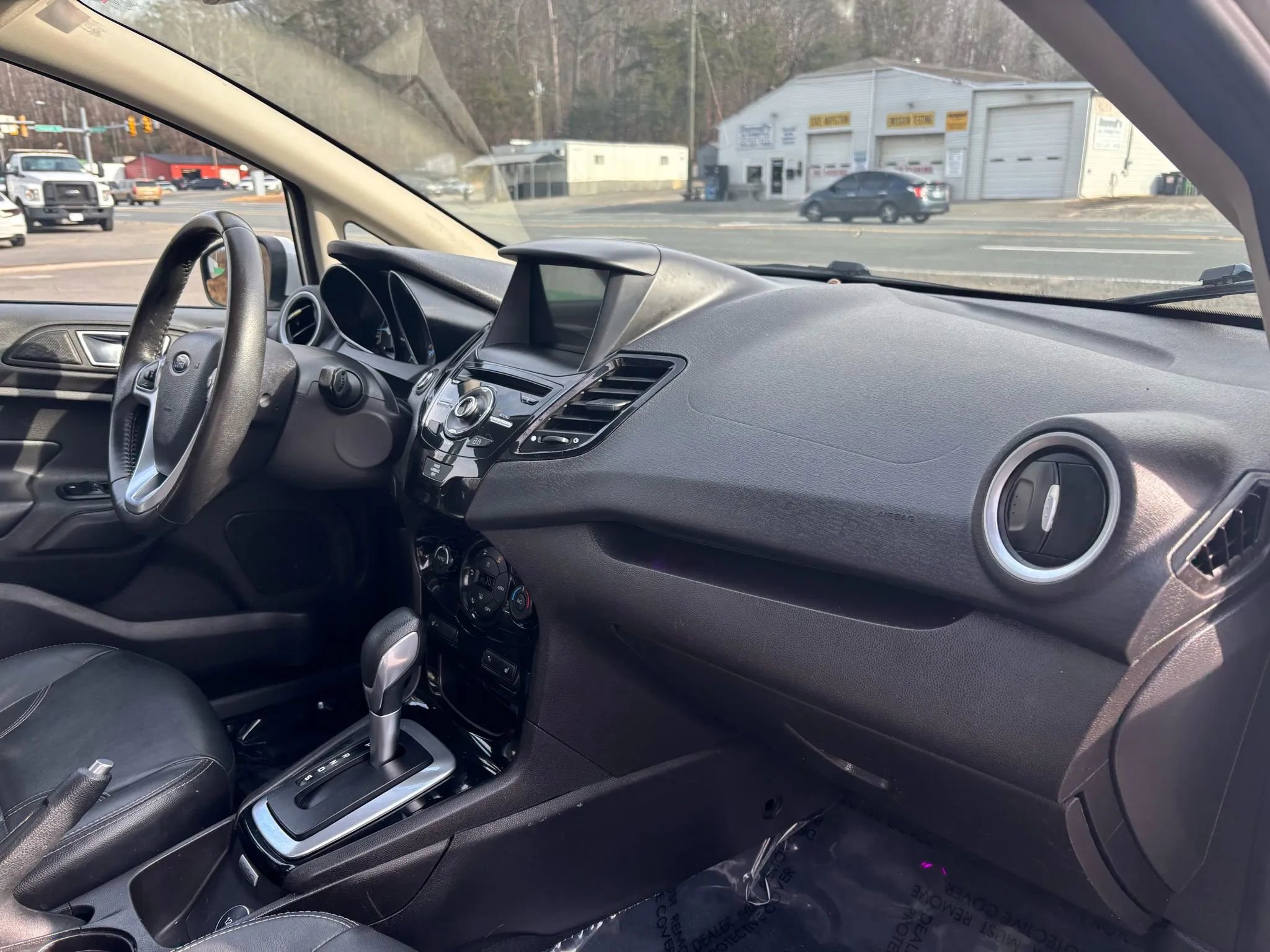 Used 2016 Ford Fiesta Titanium image 18