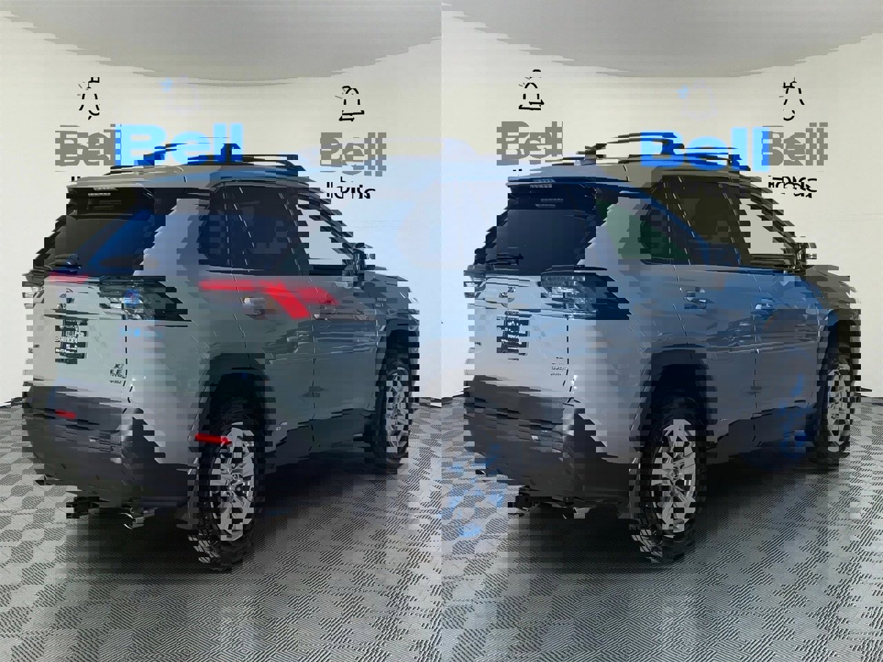 Used 2021 Toyota RAV4 XLE image 4