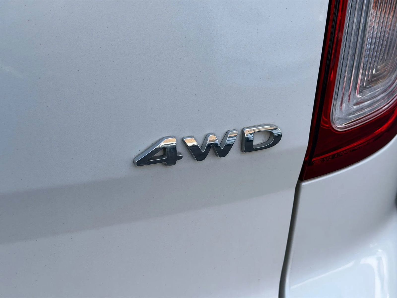 Used 2015 Ford Explorer XLT w/ Equipment Group 202A AWD/4WD image 23