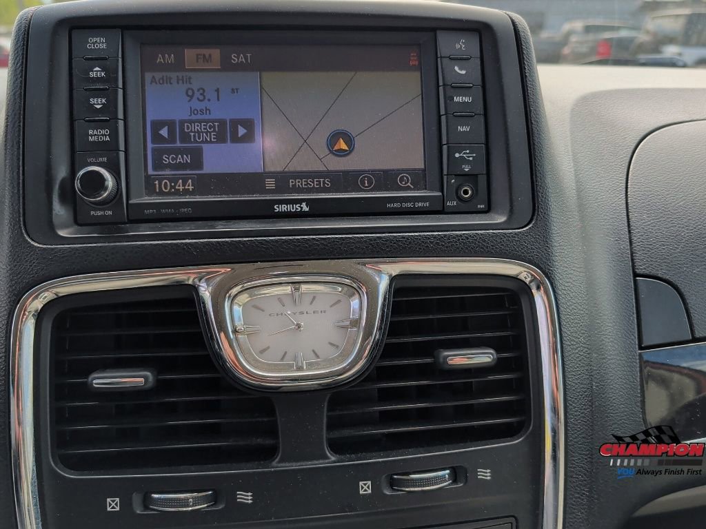 Used 2013 Chrysler Town & Country Touring-L w/ Entertainment Group #2 FWD image 19