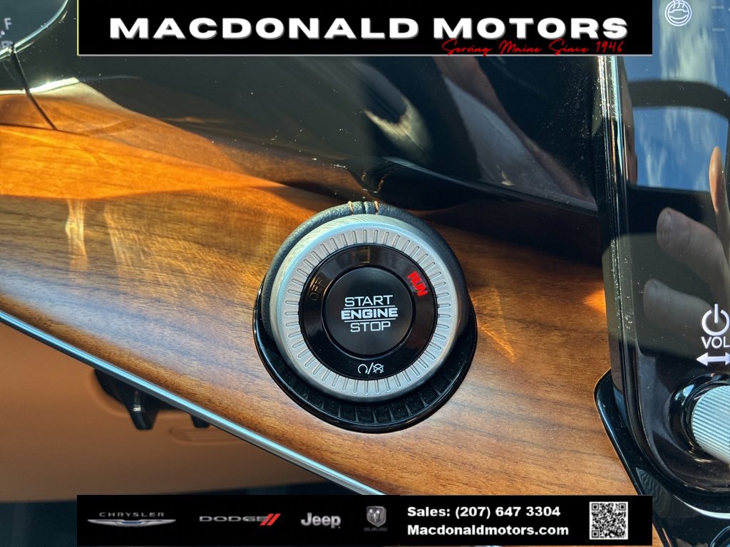 Used 2024 Jeep Grand Wagoneer Series III w/ HD Trailer Tow Package image 28