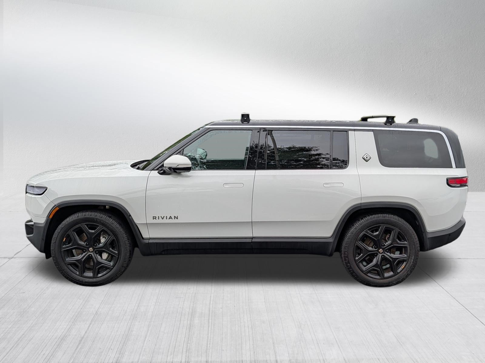 Used 2023 Rivian R1S Adventure Dual AWD/4WD image 4