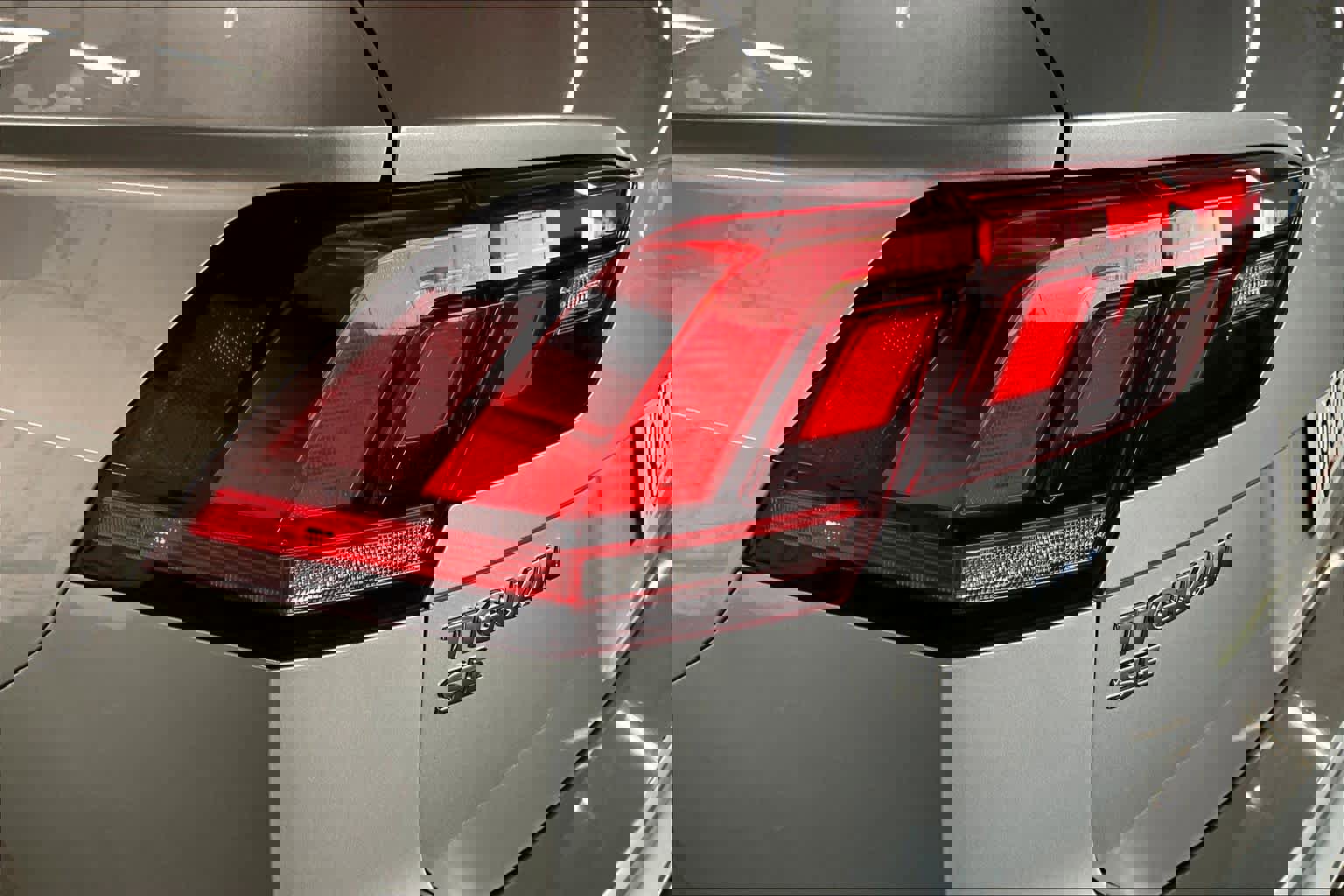 Used 2021 Volkswagen Tiguan SE image 31