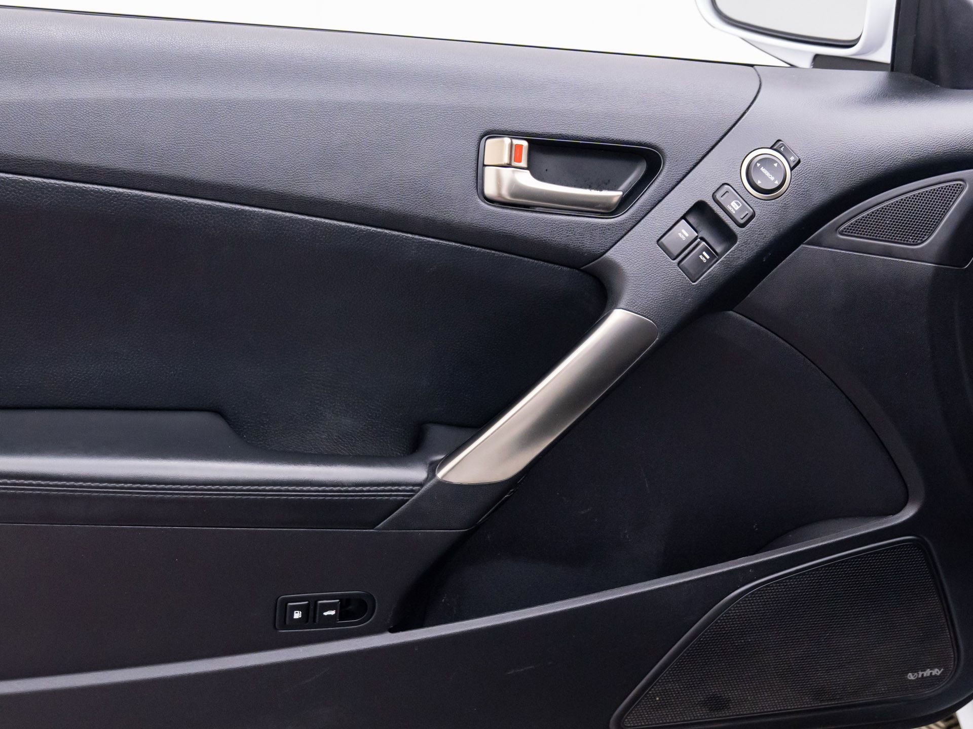 Used 2013 Hyundai Genesis 3.8 image 13