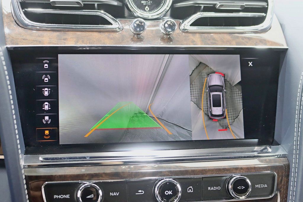 Used 2022 Bentley Bentayga image 23
