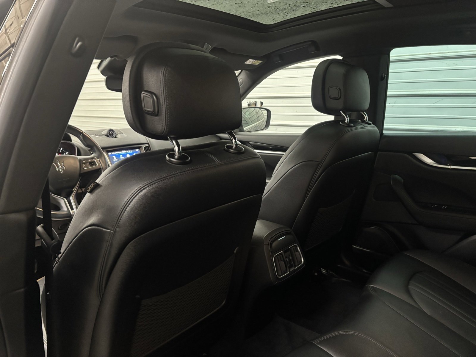 Used 2018 Maserati Levante image 27