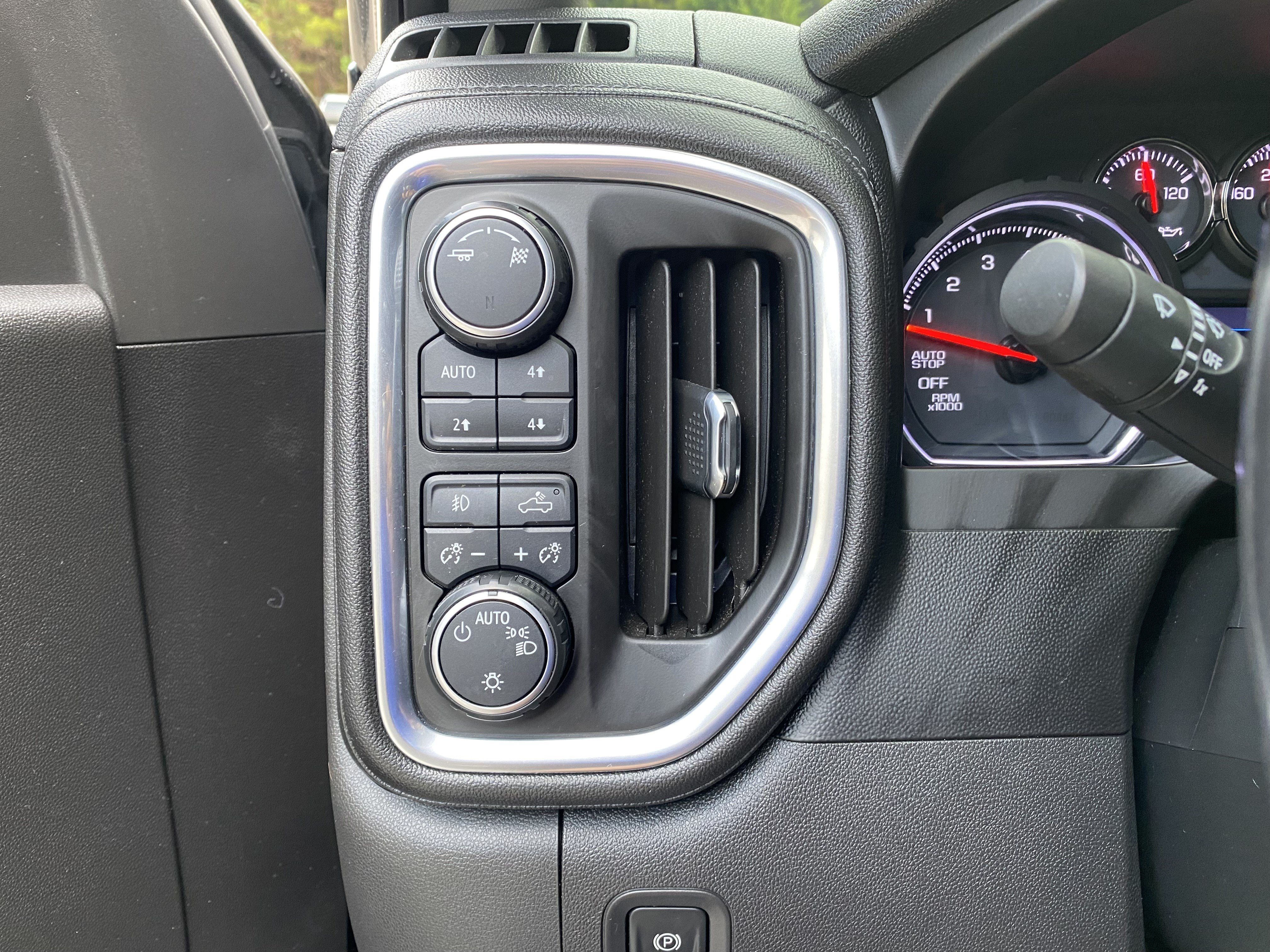 Used 2019 Chevrolet Silverado 1500 LT Trail Boss AWD/4WD image 18