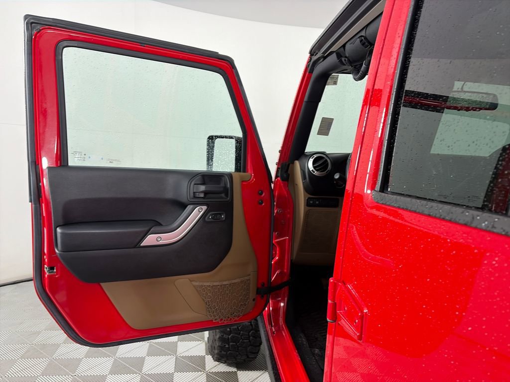 Used 2016 Jeep Wrangler Unlimited Rubicon w/ Connectivity Group AWD/4WD image 10