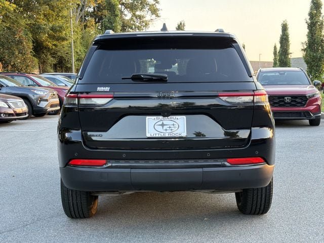 Used 2024 Jeep Grand Cherokee Altitude AWD/4WD image 4