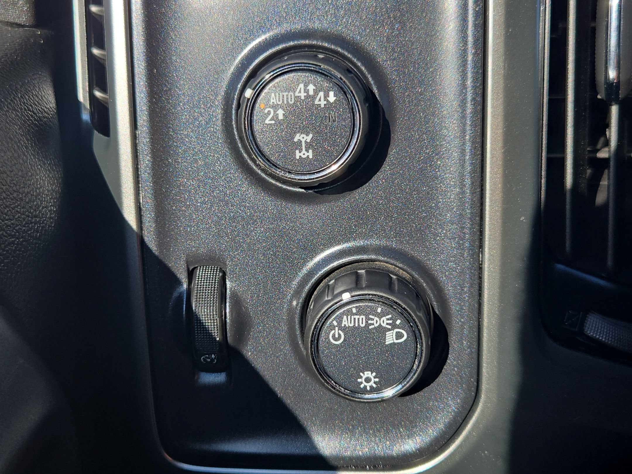 Used 2019 Chevrolet Silverado 1500 LT AWD/4WD image 25